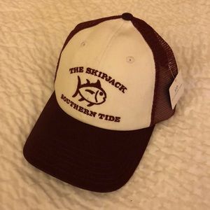 NWT // Southern Tide Skipjack Merlot Trucker Cap